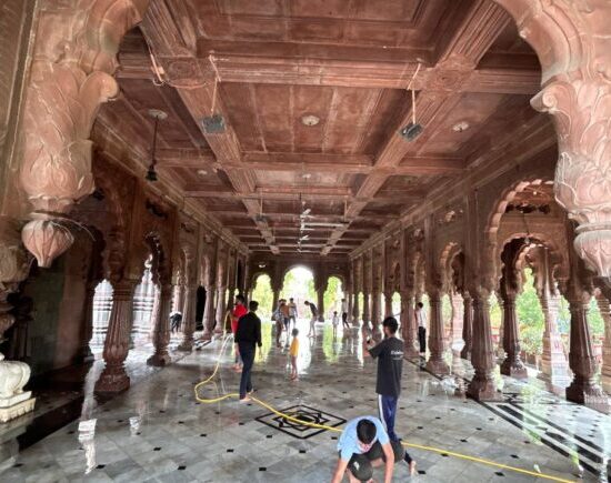 टीम रामदूत रीस्टोर्स ने कृष्णपुर छत्री (इंदौर) में सफाई अभियान शुरू किया आहिल्याबाई होल्कर की धरोहर को मिल रही है नई पहचान